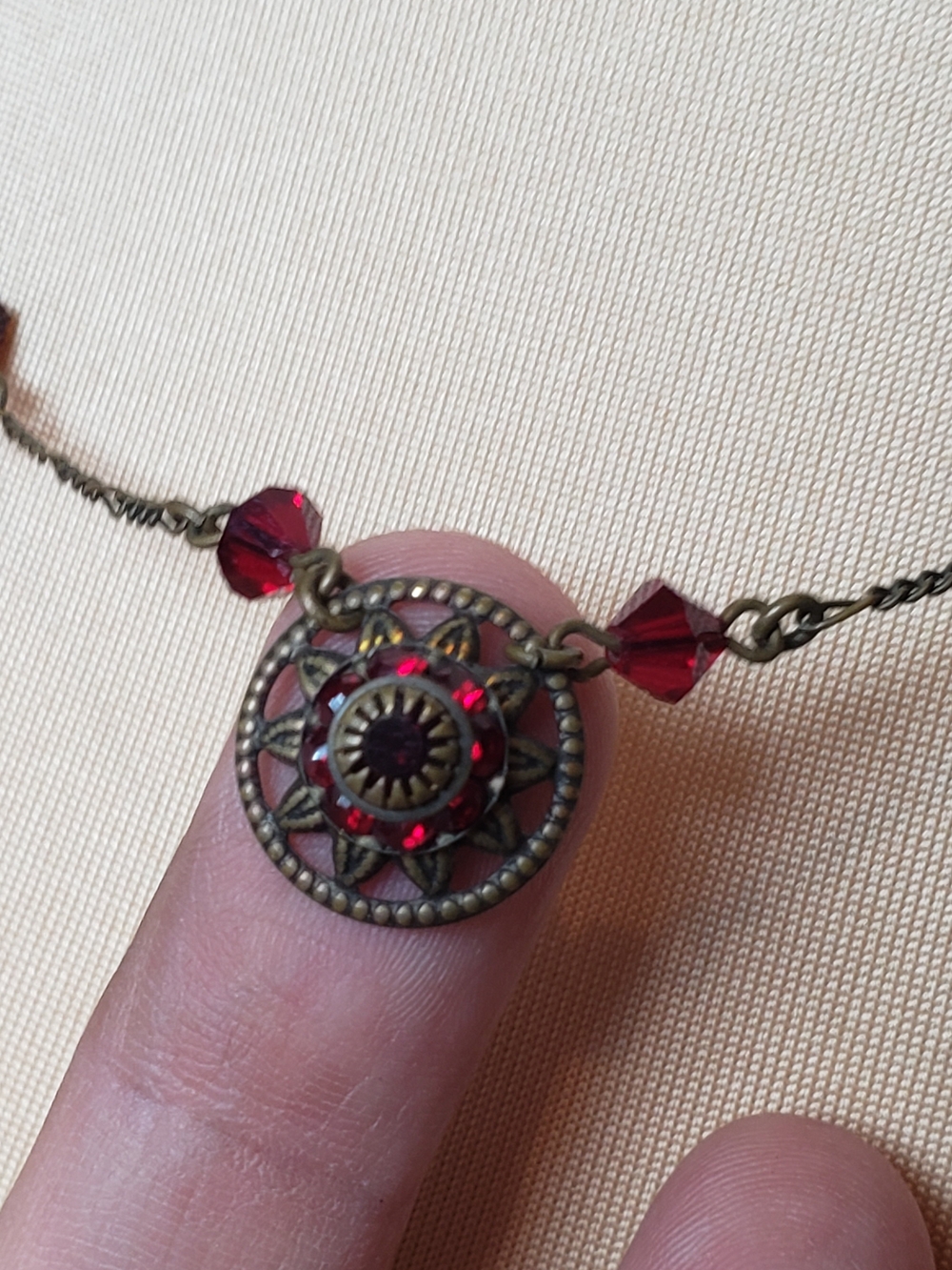 Delicate Red Swavorski Crystal Filigree Medallion Pendant Necklace - Picture 4 of 6